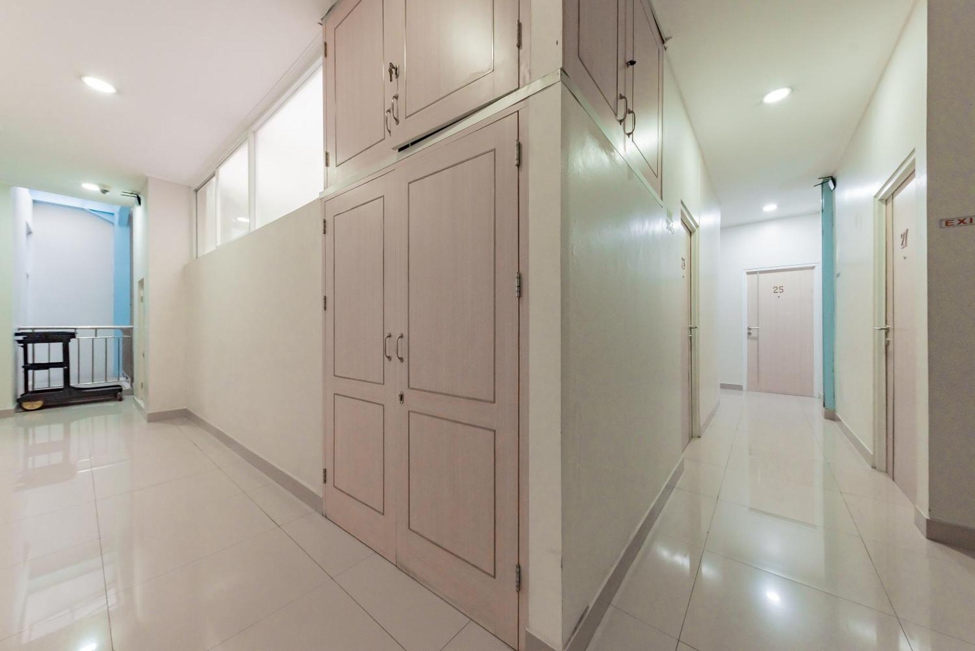 Reddoorz Near Pasar Baru Bandung Hotel Екстериор снимка