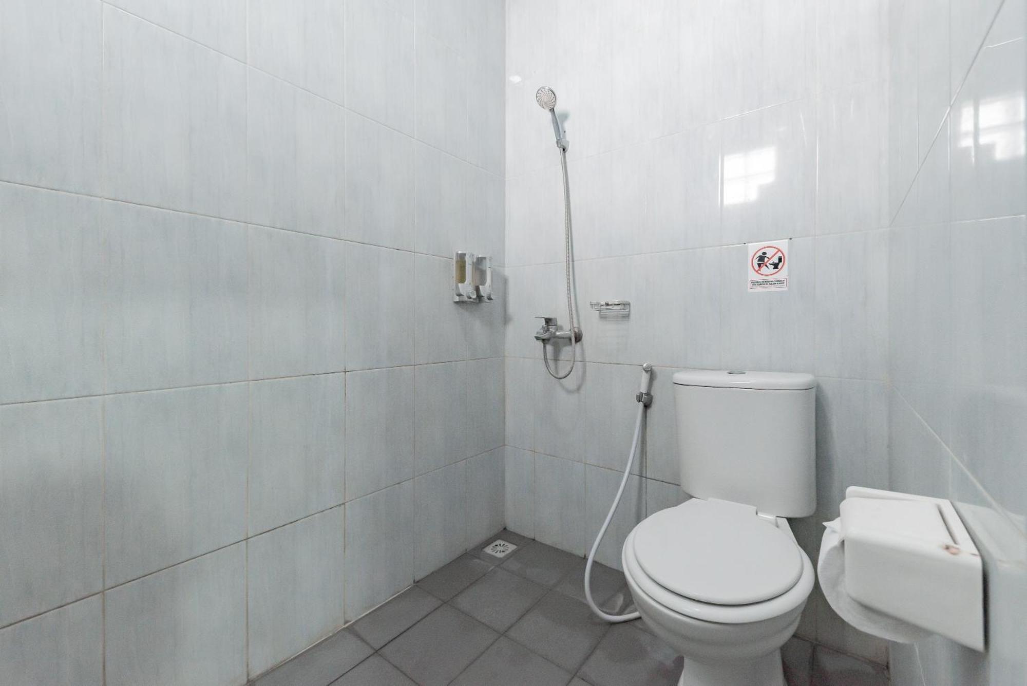 Reddoorz Near Pasar Baru Bandung Hotel Екстериор снимка