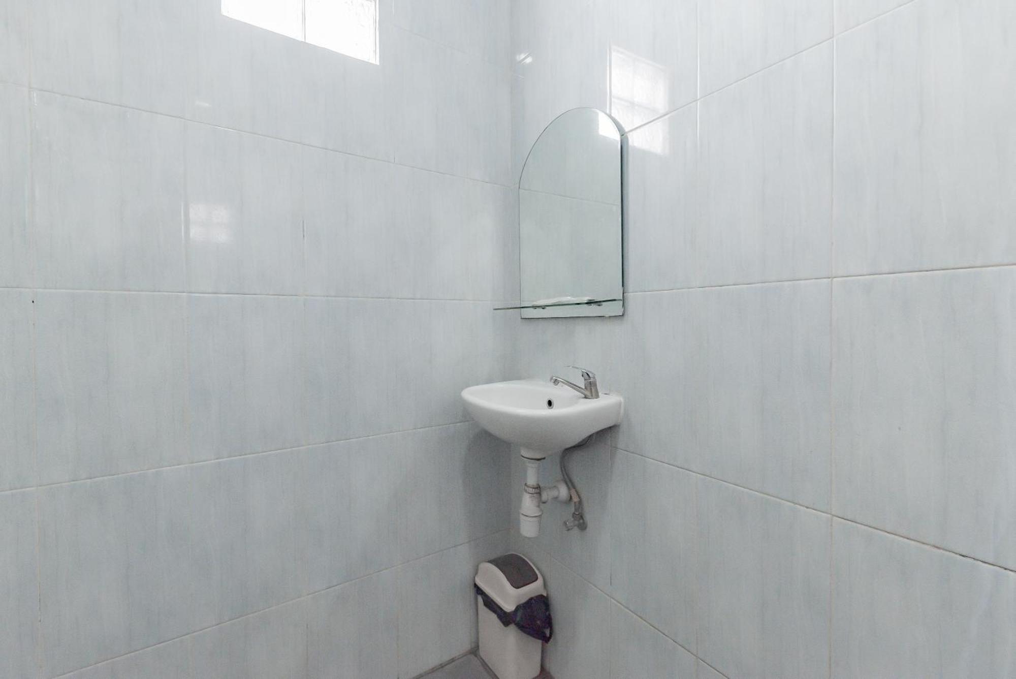 Reddoorz Near Pasar Baru Bandung Hotel Екстериор снимка