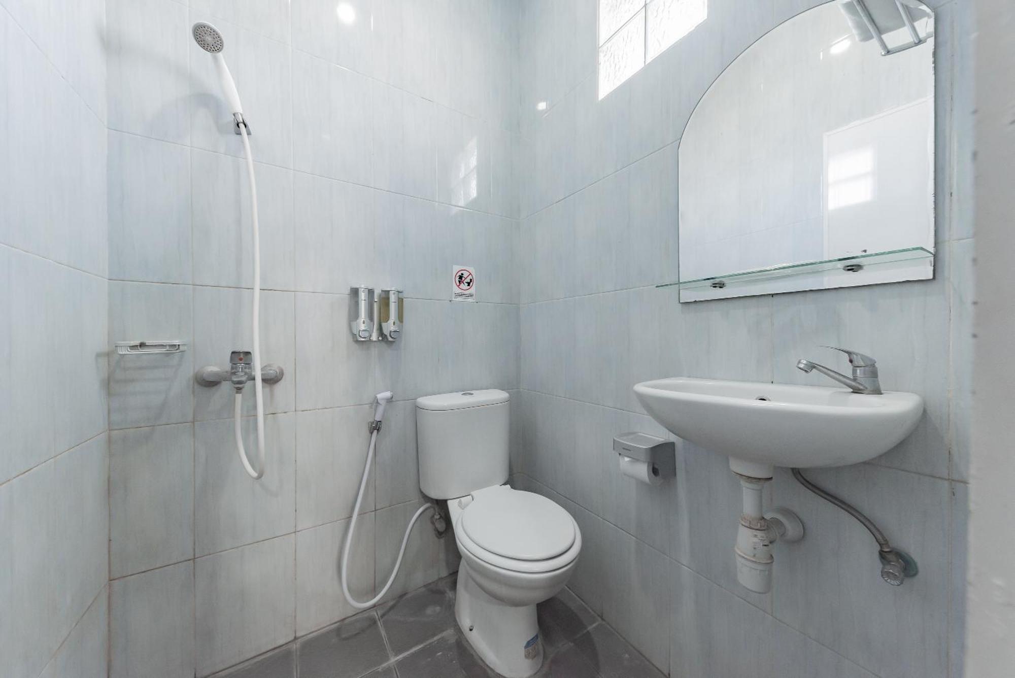 Reddoorz Near Pasar Baru Bandung Hotel Екстериор снимка