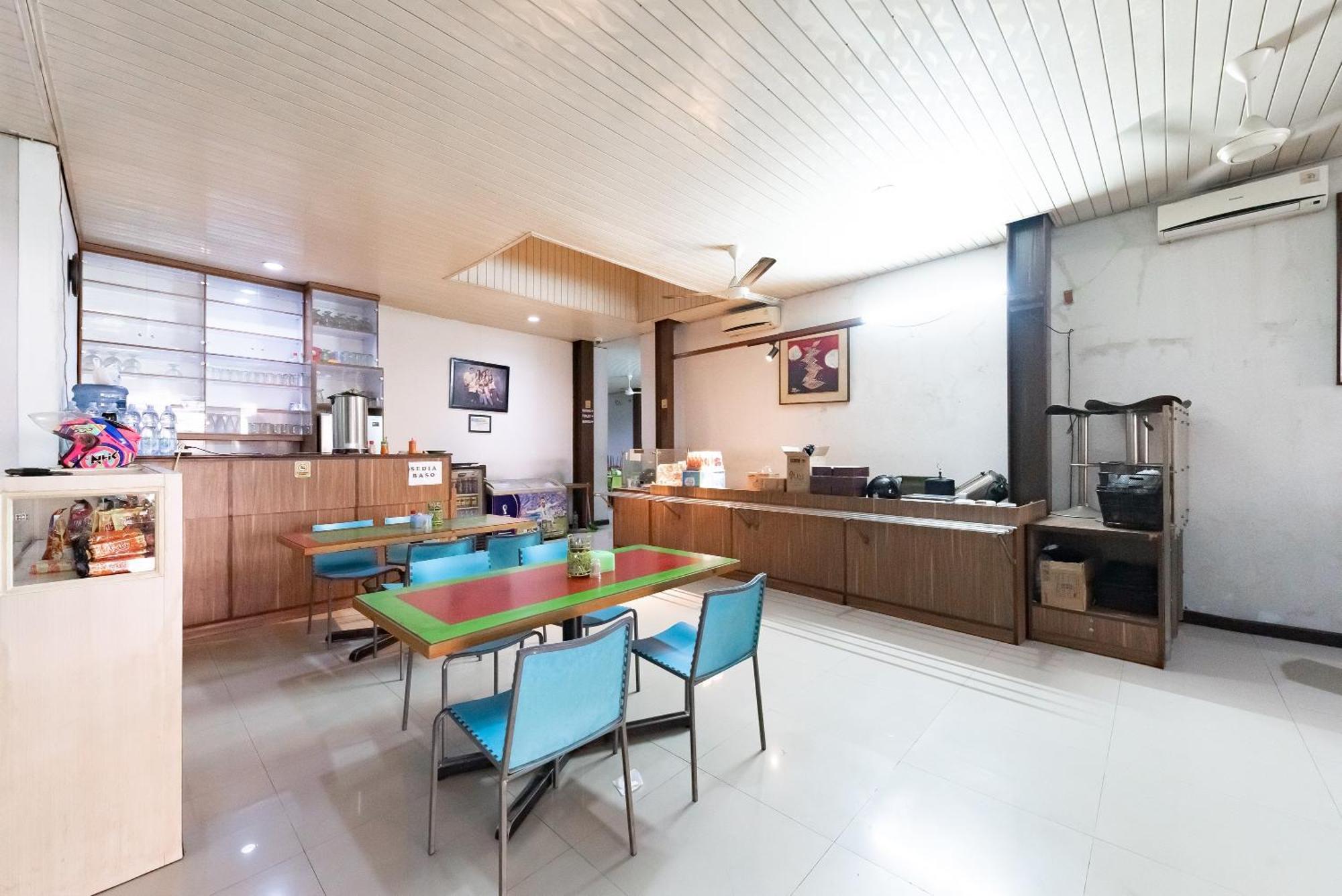 Reddoorz Near Pasar Baru Bandung Hotel Екстериор снимка