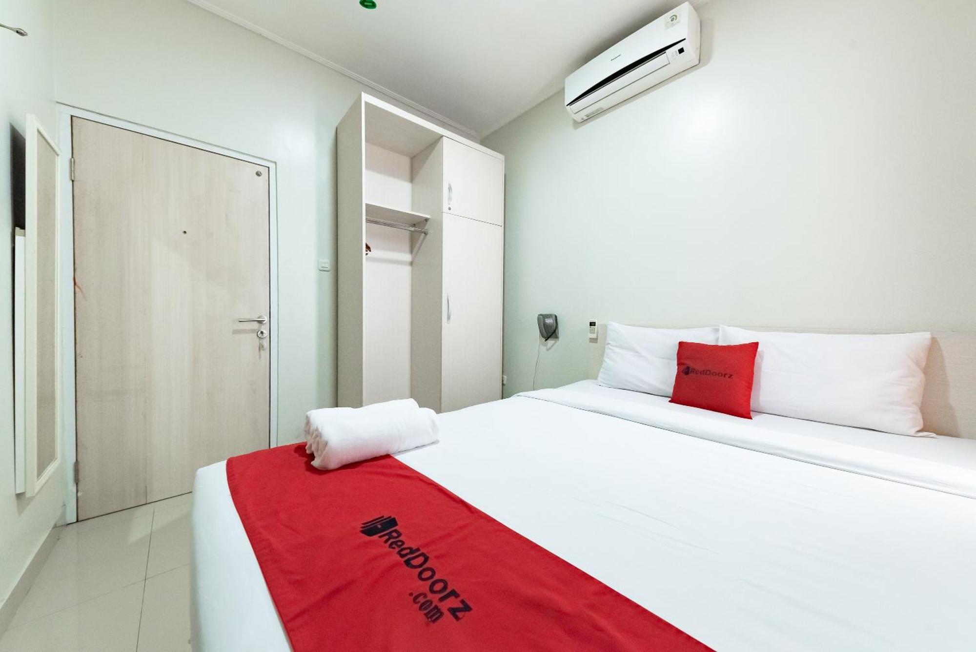 Reddoorz Near Pasar Baru Bandung Hotel Екстериор снимка