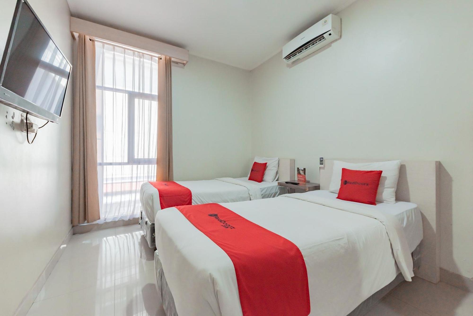 Reddoorz Near Pasar Baru Bandung Hotel Екстериор снимка