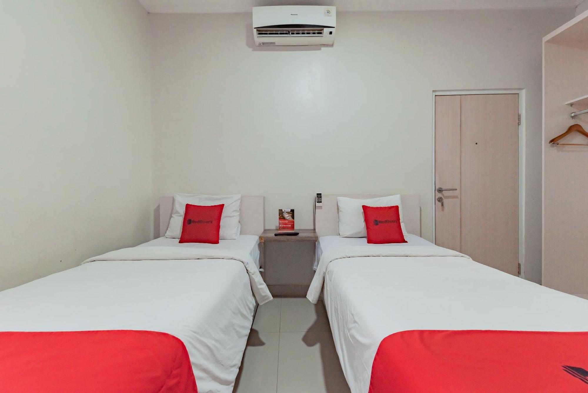 Reddoorz Near Pasar Baru Bandung Hotel Екстериор снимка