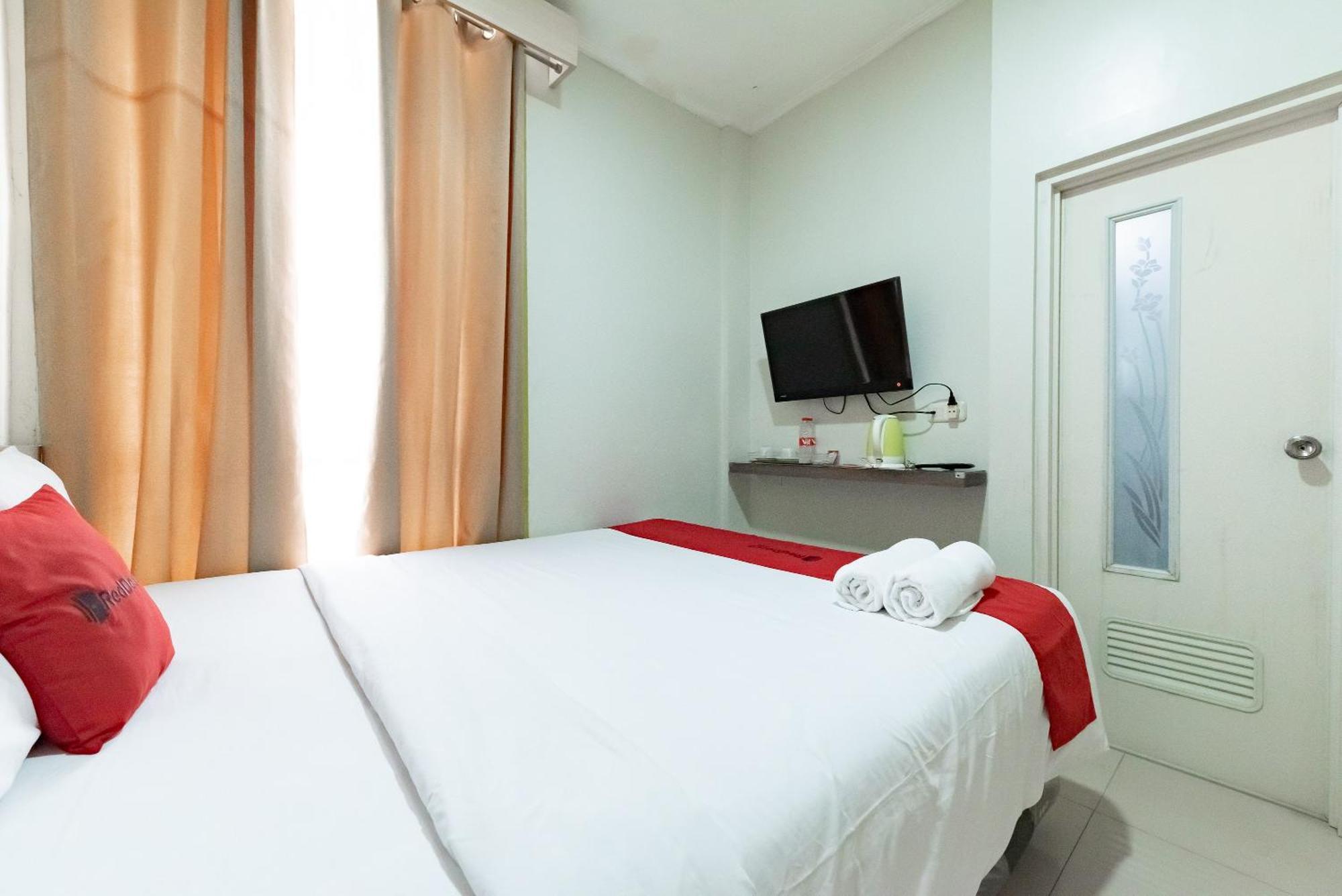 Reddoorz Near Pasar Baru Bandung Hotel Екстериор снимка