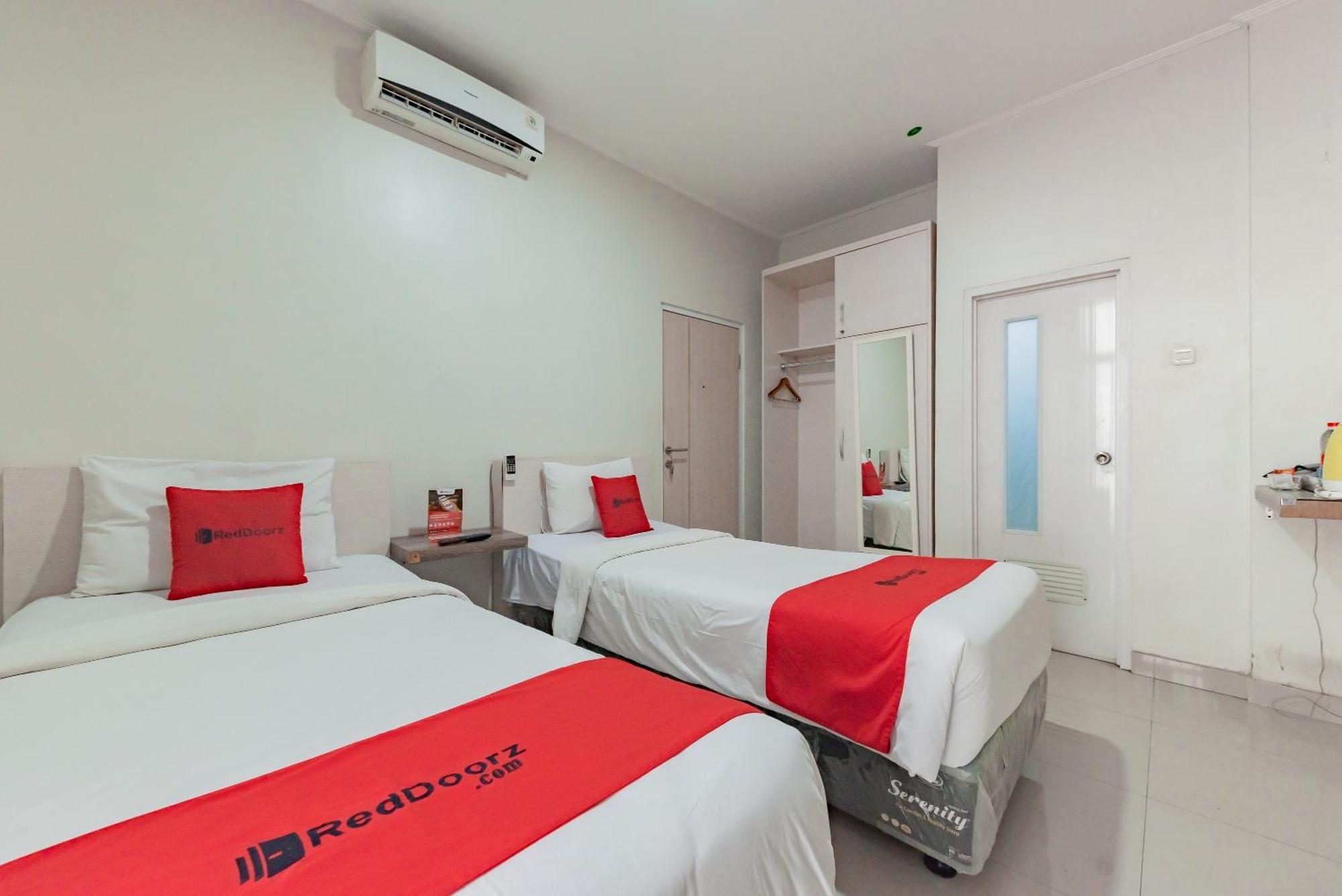 Reddoorz Near Pasar Baru Bandung Hotel Екстериор снимка